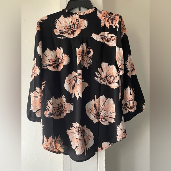 Gibson Look Ruffle Neck Pleated Top - Picture 3 of 6